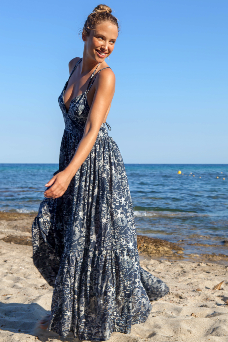 Robe de plage longue à motifs tendance Tatiane de Freitas. Robe élégante et féminine plage